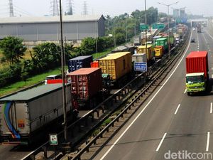 Truk Diimbau Tak Lewati Tol Cikampek dan Merak Mulai Jumat