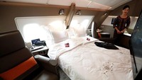 Ada juga pintu yang bisa digeser sebagai privasi ruangan tidur tersebut. Setiap ruangan punya sepasang tempat tidur dan sebuah sofa empuk. Istimewa/Reuters