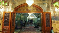 Masjid inijuga dikenal dengan nama Emerald Mosque and the Shrine to the King of the Light. Selama berabad-abad, renovasi terus dilakukan guna mempercantik masjid. (yaser_alkelaby_alhaddad/Instagram)