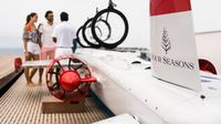 Wah Banget! Kapal Selam Pribadi di Maldives