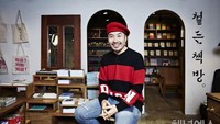 Pembawa acara Talents for Sale, Noh Hong Chul adalah pemilik The Iron Bookstore. Toko buku ini menghadirkan kafe mini dengan menu andalan bir Noh Hong Chul. Foto: Istimewa