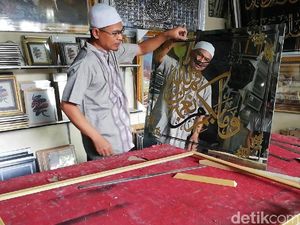 Pesanan Naik 30 Persen, Pengrajin Kaligrafi Sumringah di Bulan Suci