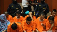 Selain Katinon, Dirjen Bea Cukai dan BNN juga menggagalkan penyelundupan 15.487 butir pil ekstasi asal Belgia. Pil ekstasi tersebut dikirim dalam lima paket kecil berisikan masing-masing, 3.080 butir, 3.163 butir, 2.993 butir, 3.268 butir dan 1.986 butir.
