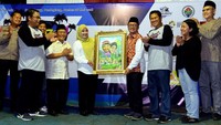 Di tempat yang sama Bupati Pandeglang, Irna Narulita merasa tersanjung dengan terpilihnya Embung Ranca Anis sebagai lokasi pelaksanaan Festival Embung Ramadan yang pertama. Irna juga berharap dengan selesainya pembangunan Embung Ranca Anis menjadi destinasi wisata baru dapat segera mengentaskan daerah Pandeglang segera keluar dari status daerah tertinggal. Istimewa/Jurnalis Mancing.