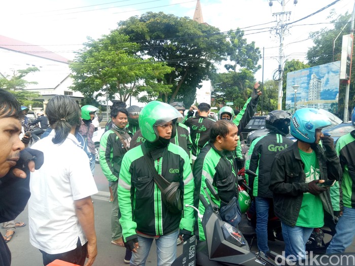 Ilustrasi demo. Foto: Demo driver ojek online di Makassar. (Ibnu Munsir-detikcom) Ilustrasi demo. Foto: Demo driver ojek online di Makassar. (Ibnu Munsir-detikcom)