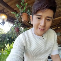 Melakukan serangkaian operasi plastik, Steve Yong tentu merasakan sakit pasca melakukan prosedur-prosedur tersebut. Apa operasi plastik sakit? Ya! Dunia sangat realistis. Orang-orang menilaimu dari penampilan dan kepercayaan diriku benar-benar mengempis, kata Steve. Foto: Facebook Steven Yong