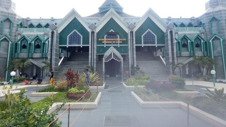 Masjid Al Markas Al Islami Jenderal M Yusuf (Ibnu Munsir/detikTravel) Masjid Al Markas Al Islami Jenderal M Yusuf (Ibnu Munsir/detikTravel)