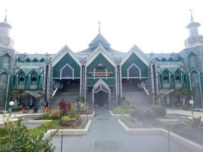 Megahnya Masjid Terbesar di Timur Indonesia Megahnya Masjid Terbesar di Timur Indonesia