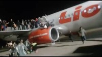 Benar, kejadiannya malam ini, kata Corporate Communications Strategic of Lion Air Group Danang Mandala Prihantoro saat dihubungi detikcom, Senin (28/5/2018) pukul 20.20 WIB. (Foto: Screenshot video)