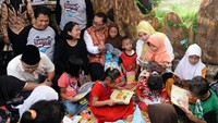 Tidak hanya menjadi juri memasak, Irna Narulita juga meresmikan taman bacaan di area Embung Ranca Anis. Istimewa/Jurnalis Mancing