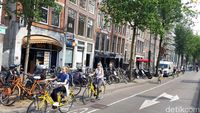 Terdapat banyak jalur sepeda di Amsterdam (Afif Farhan/detikTravel)
