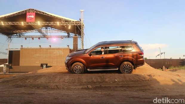Nissan Terra