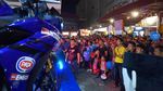 Ramai-ramai Dukung Aksi Pebalap Galang di Inggris