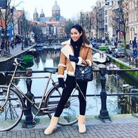 Yen Kuok yang kerap menampilkan gaya busananya dengan sederet barang branded di Instagram mengaku barang mahal pertamanya bukan didapatnya dari ayahnya. Dia mendapatkan busana Viktor & Rolf dari kakaknya ketika dia berulang tahun ke-17. Foto: dok. Instagram