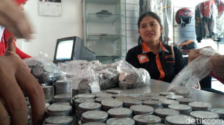 Ini Titin, Warga Ponorogo yang Beli Motor Pakai Uang Receh Ini Titin, Warga Ponorogo yang Beli Motor Pakai Uang Receh