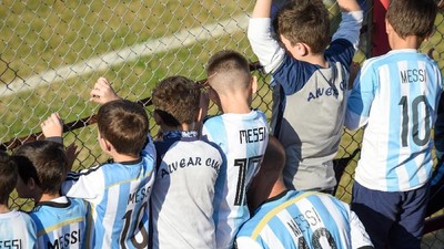 Ramai-ramai Menonton Latihan Messi dkk