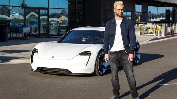 Adam Levine dan Mobil Listrik