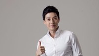 Resto ayam goreng HEOdak sangat populer di Korea. Pemiliknya ternyata komedian terkenal, Heo Kyung Hwan. Menu terkenalnya, egg-laying fried chicken. Berupa ayam goreng di atas mie, mirip ayam yang sedang mengerami telurnya. Foto: Istimewa