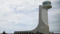 Foto: Menara ATC di Bandara Internasional Heydar Aliyev, Baku, Afghanistan (Hany/detikTravel)