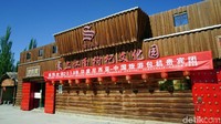 Selain ada perkebunan, toko suvenir yang menjual aneka produk goji berry pun tersedia. (Wahyu/detikTravel)
