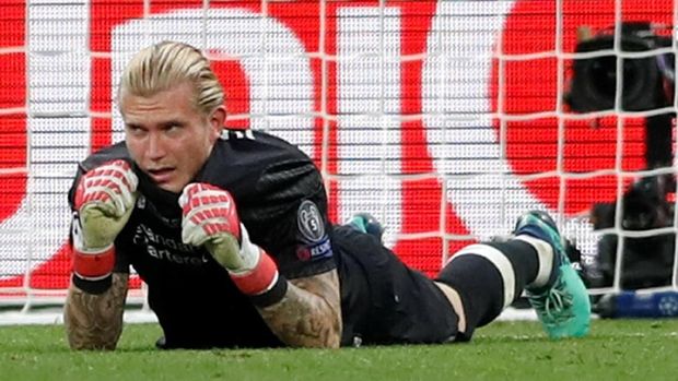 Loris Karius akan memiliki beban berat jika tetap bertahan di Liverpool.