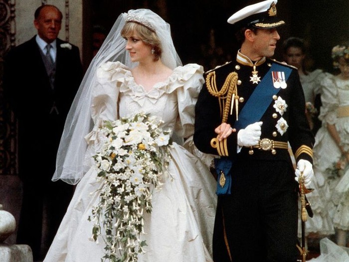 An official family photo taken on 29 July 1981, the wedding day of Prince Charles (C-R) and Lady Diana (C-L), the Princess of Wales.  
Back Row, from L - R:  Mark Phillips, Prince Andrew, Viscount Linley, the Duke of Edinburgh, Prince Edward, the Princely Couple, Ruth, Lady Fermoy (the brides grandmother), Lady Jane Fellowes (the brides sister), Viscount Althorp (Dianas brother) and Robert Fellowes. Center row, from L - R: Princess Anne, Princess Margaret, the Queen Mother, Queen Elizabeth II, India Hicks, Lady Sarah Armstrong-Jones, Mrs. Shand Kydd (Dianas mother) Count Spencer, Lady Sarah McCorquedale (Dianas sister), Neil McCorquedale. Front row: ushers and bridesmaids. AFP PHOTO POOL / AFP PHOTO / POOL / -