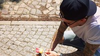 Padahal es krimnya terlihat segar ya. Tapi kok malah diberi ke anjing sih? Foto: Instagram @lorisk21