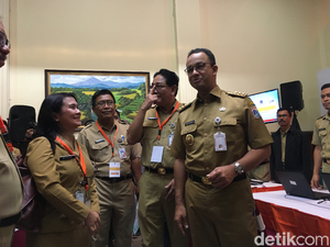 Tinjau Posko PPDB, Anies: Semua Anak Harus Dipastikan Bersekolah
