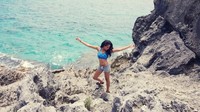 Foto: iburan Lukwesa pun sampai ke Bermuda. Jika dilihat-lihat lagi, Lukwesa memang mirip Megan Markle. Setuju traveler? (Instagram/Lukwesa Morin)