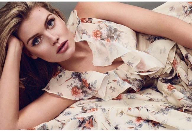 Wanita berambut pirang ini adalah anak pertama dari enam bersaudara. Dari lima saudara kandungnya, dua di antaranya kembar yakni Lady Amelia Spencer dan Lady Eliza Spencer. Foto: Instagram/@kitty.spencer