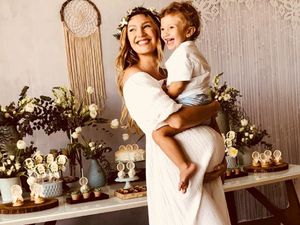Curhat Candice Swanepoel Mengurus 2 Anak Batita Sekaligus
