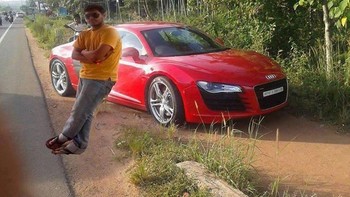 Gaya dulu punya mobil bagus. (Foto: indihumor)
