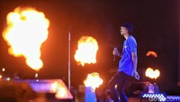Semua penonton pun terlihat asyik menyaksikan aksi panggung Sheila On 7. Foto: Ismail/detikHOT