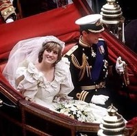 Tak banyak orang tahu tujuh bulan sebelum menikah, Putri Diana semakin kurus dari hari ke hari. Untuk mengatasinya, desainer membuat lima atasan gaun berbeda dan langsung menjahitnya di badan sang putri saat hari besanya tiba. Foto: Dok. STR / AFP, Instagram