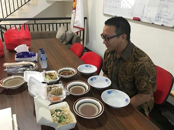 Ini 10 Bukti Kalau Aryo Djojohadikusumo Pecinta Bakmi Sejati!