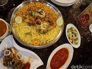 Ajwad Resto: Berbuka di Sini Ada Sajian Nasi Kabsah dan Laham yang Gurih Mantap