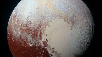 Para peneliti dari Southwest Research Institute yang menggabungkan data dari NASA dan European Space Agency (ESA) menyebut bahwa Pluto adalah sebuah komet raksasa. Foto: NASA