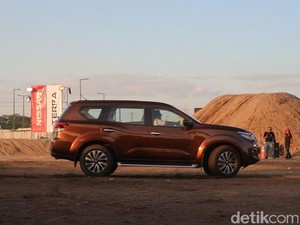 Kenapa Nissan Tak Pakai Platform Pajero Sport di SUV Terra?