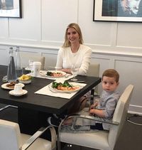 Cute! Pose Ivanka Trump dan Anaknya Saat 'Kencan' Makan Siang di Gedung Putih