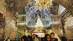 Foto: Masjid Penuh Kaca yang Cantik Banget di Iran
