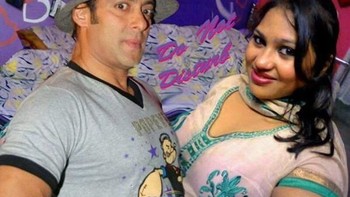 Seolah selfie sama Salman Khan. (Foto: indihumor)