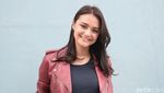 Tampil dengan Rambut Baru, Amanda Rawles Makin Cantik