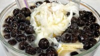 Semangkuk sop durian dengan pelengkap bola-bola bubble ini terlihat menggoda ya. Apalagi ditambah parutan kelapa muda dan disajikan saat masih dingin. Yummy! Foto : Instagram @chikofd_1407