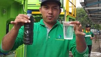 Di chemical reaction tank itu limbah dicampurkan bahan kimia seperti coagulan dan flockulan. Di tangki tersebut ada floatation unit yang fungsinya untuk mengikat kotoran supaya mengambang ke atas sedangkan air bersihnya berada di bawah. (Foto: Yulida/detikcom)