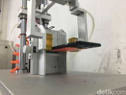 Berkunjung ke Pabrik Advan, Ponsel Made in Semarang