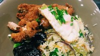 Yang ini menu nasi tapi dengan paduan fried chicken steak. Enak ya kelihatannya. Foto: Instagram @garethbale11