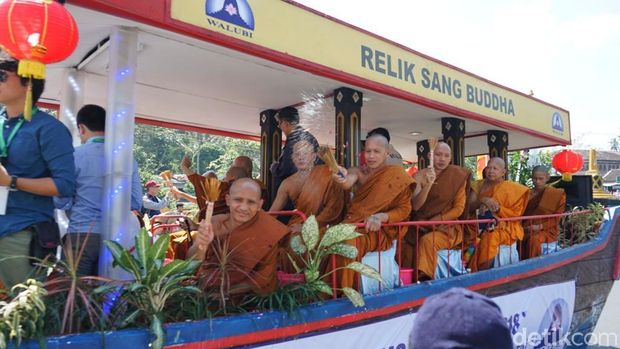 Rangkaian Perayaan Tri Suci Waisak, Umat Buddha Gelar Kirab
