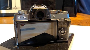 Kamera menawarkan pengaturan ISO dari ISO 200 hingga ISO 12800 yang bisa diekspansi dari ISO 100 hingga ISO 51200.  Foto: Adi Fida Rahman/detikINET