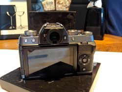 Penampakan Fujifilm X-T100 Bergaya Retro