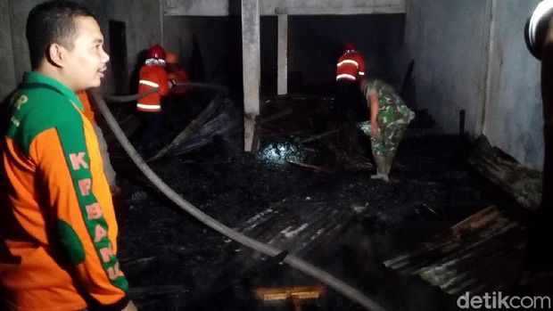Kebakaran Hanguskan Gudang Kayu dan Rumah Warga di Kudus
